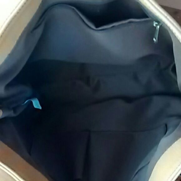 Beautiful Large  Bag in Classic Camel - Picture 4 of 5